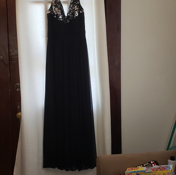 Alex Evenings Dresses & Skirts - ALEX EVENINGS FLOOR LENGTH FORMAL SILVER SEQUINED TOP  FABRIC X BELOW THE SEQUIN